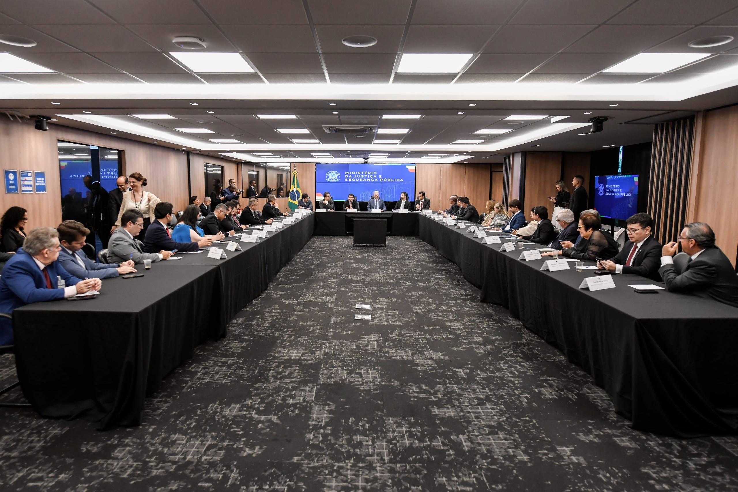 Segurança pública é tema de reunião com ministro da Justiça e Segurança Pública